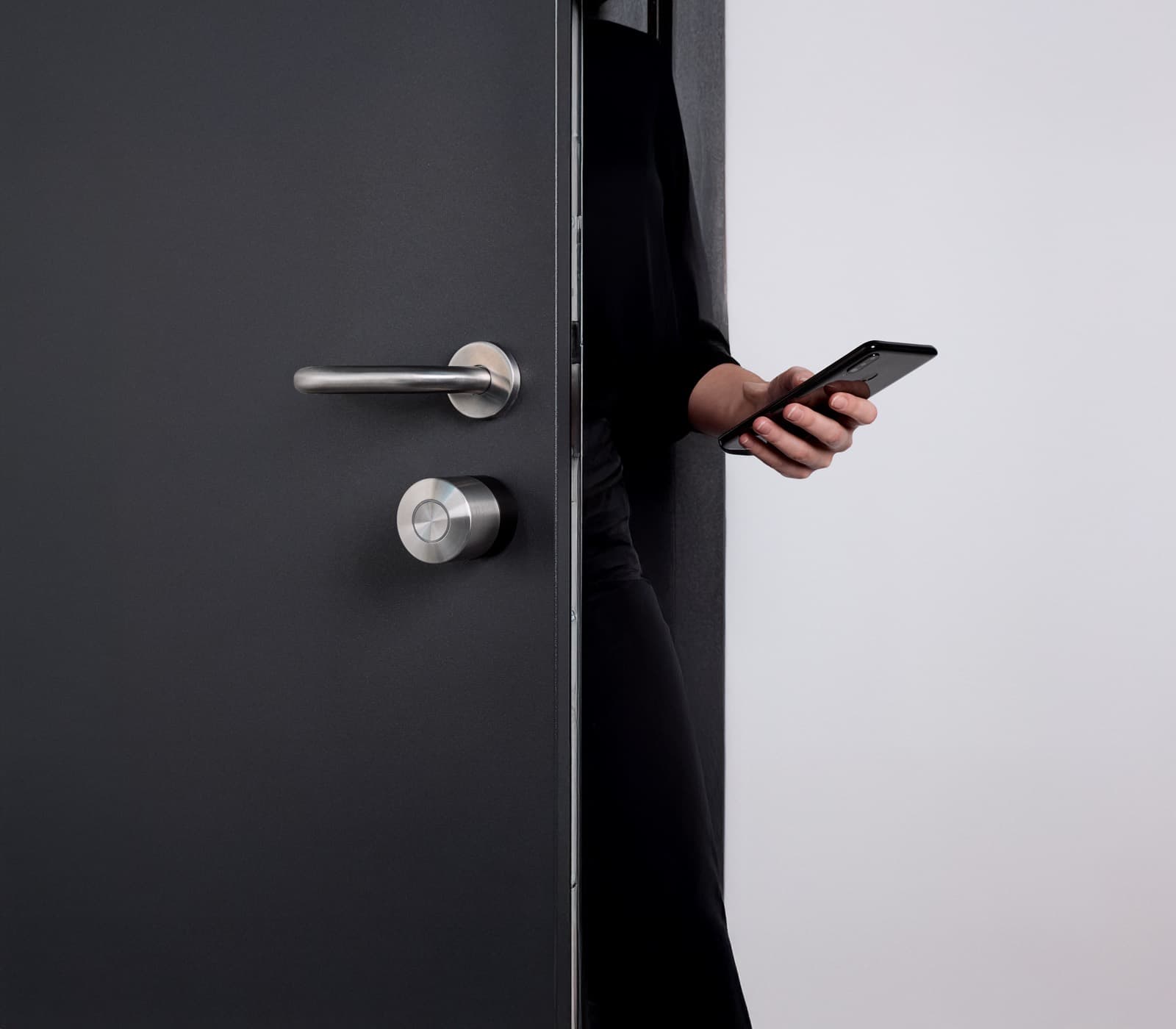 Nuki Smart Lock Pro na ulaznim vratima